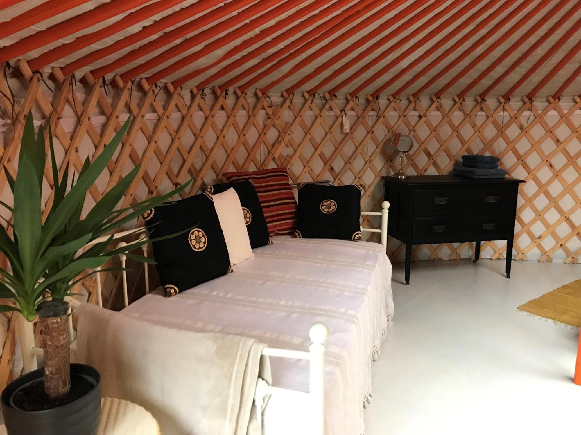 Gilfach Gower Farm Luxury Yurt With Hot Tub Hotell Ammanford Exteriör bild