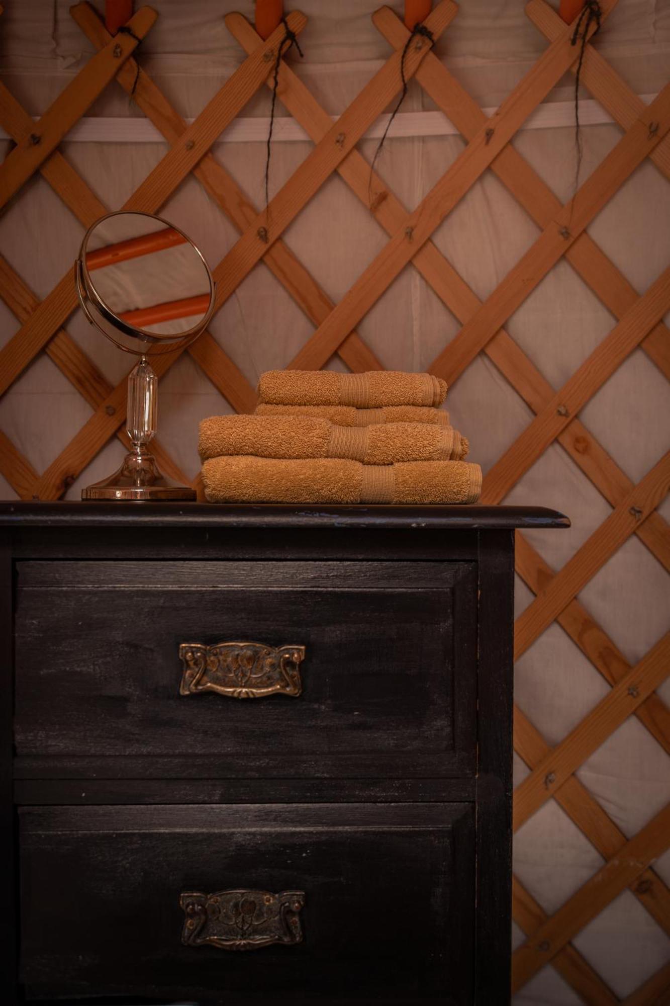 Gilfach Gower Farm Luxury Yurt With Hot Tub Hotell Ammanford Exteriör bild